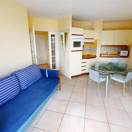 Apartment Confortable 2p En Centre-ville Avec Parking Et Terrasse - Fr-1-196-366 *